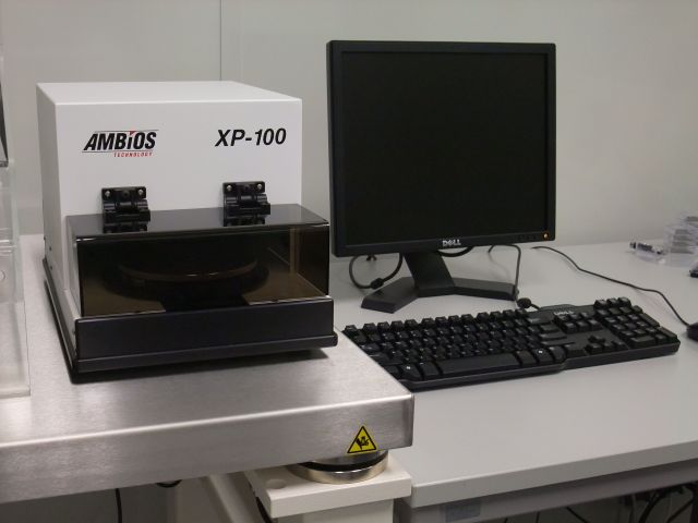 [Translate to English:] Foto: Ambios Technology Oberflächenprofilometer XP-100