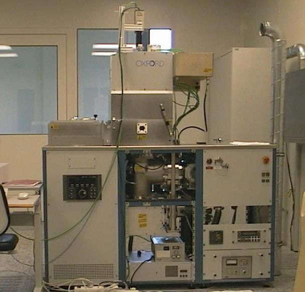 ICP-RIE dry etching system for III-V semiconductor materials (Oxford 100)