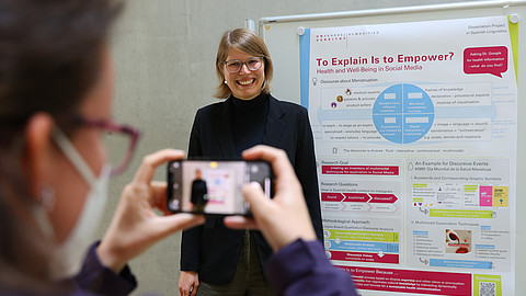  (öffnet Vergrößerung des Bildes)Poster exhibition - young researchers present their work