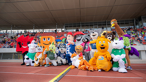  (öffnet Vergrößerung des Bildes)mehrere Lauf Maskottchen