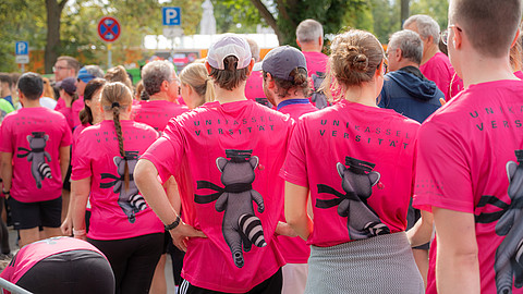  (öffnet Vergrößerung des Bildes)Maskottchen auf T-Shirt