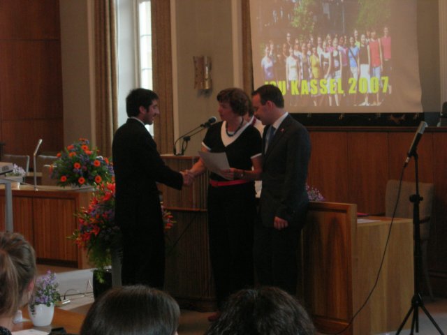 awardingofcertificatesattheclosingceremonyoftheisu.jpg