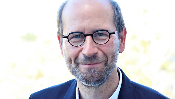 Portraitfoto von Prof. Stefan Lechtenböhmer