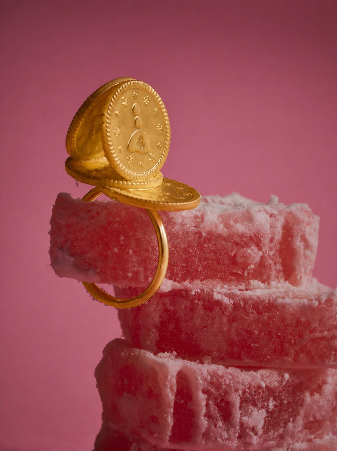Produktfoto von Ring DUKAT (schmaler Ring mit vier oben angebrachten Münzen )