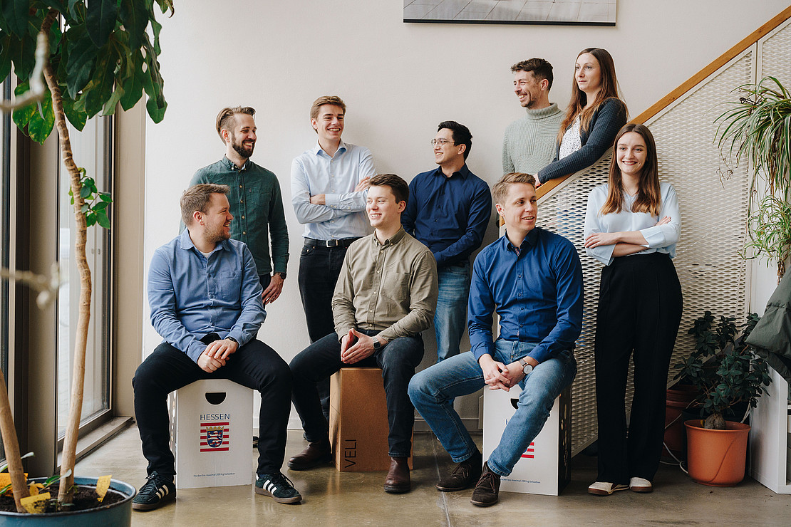 Gruppenfoto mit neun Personen