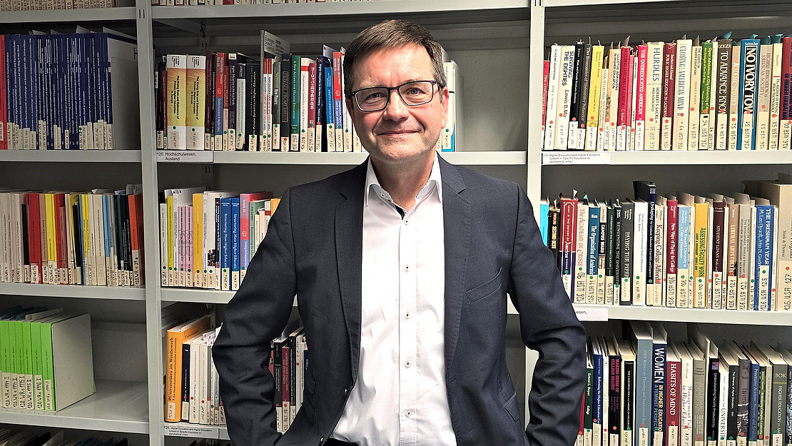 Bünstorf vor Büchern