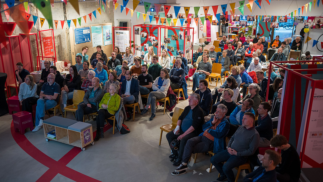 Volles Haus im UNI:Lokal: Die Eröffnungsfeier der Radwochen 2024.