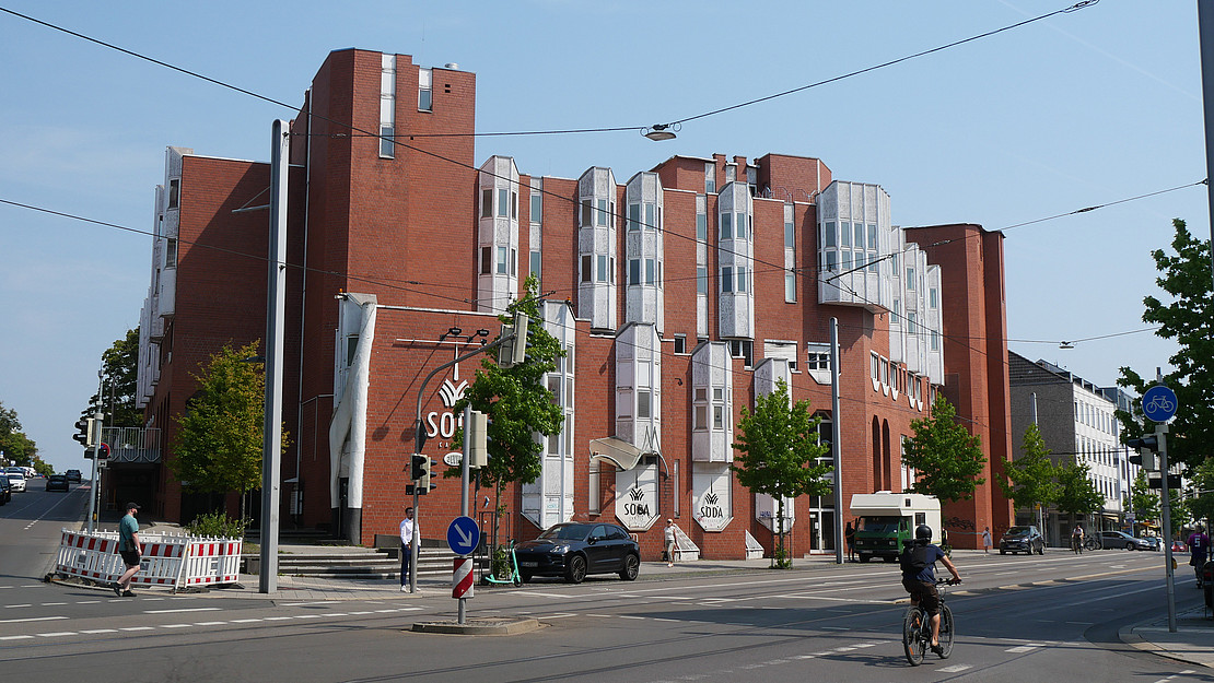 Was wird aus der "Kaufburg" in Kassel? Das 80er-Jahre-Gebäude soll einem Neubau Platz machen.