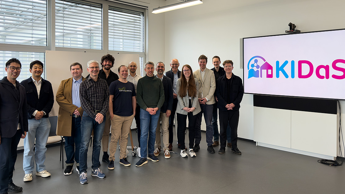 Das Foto zeigt Teilnehmerinnen und Teilnehmer des Auftakttreffens in Nürnberg.