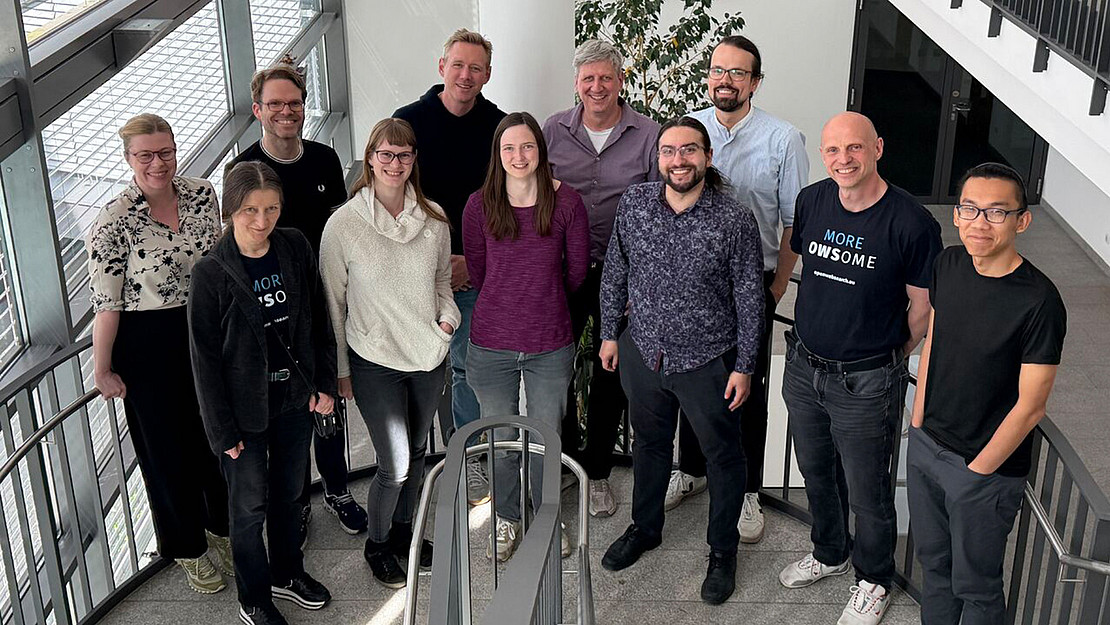 Das Projektteam des BMFTR-Verbundvorhabens „SOURCE“: Prof. Dr. Martin Potthast (3. v. l.) und Sebastian Heineking (3. v. r.) von der Universität Kassel.