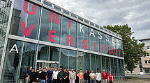 Visitors on Campus: Volkswagen apprentices visited the Faculty of Mechanical Engineering at the University of Kassel as part of a MINT Hub field trip.