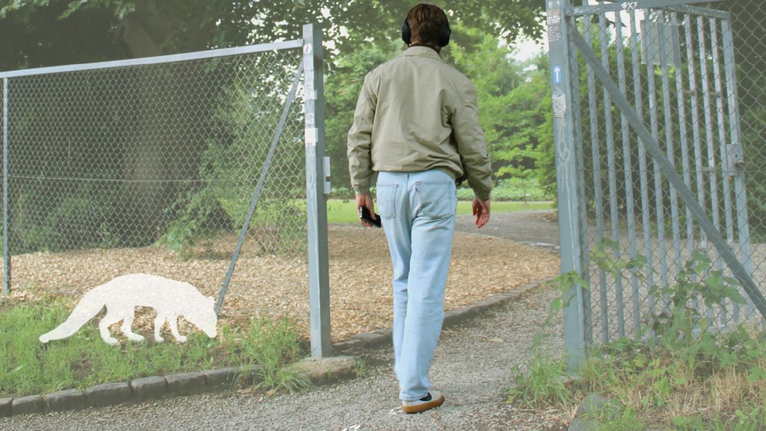 Fotocollage mit Mensch und Umriss eines Fuchses im Park