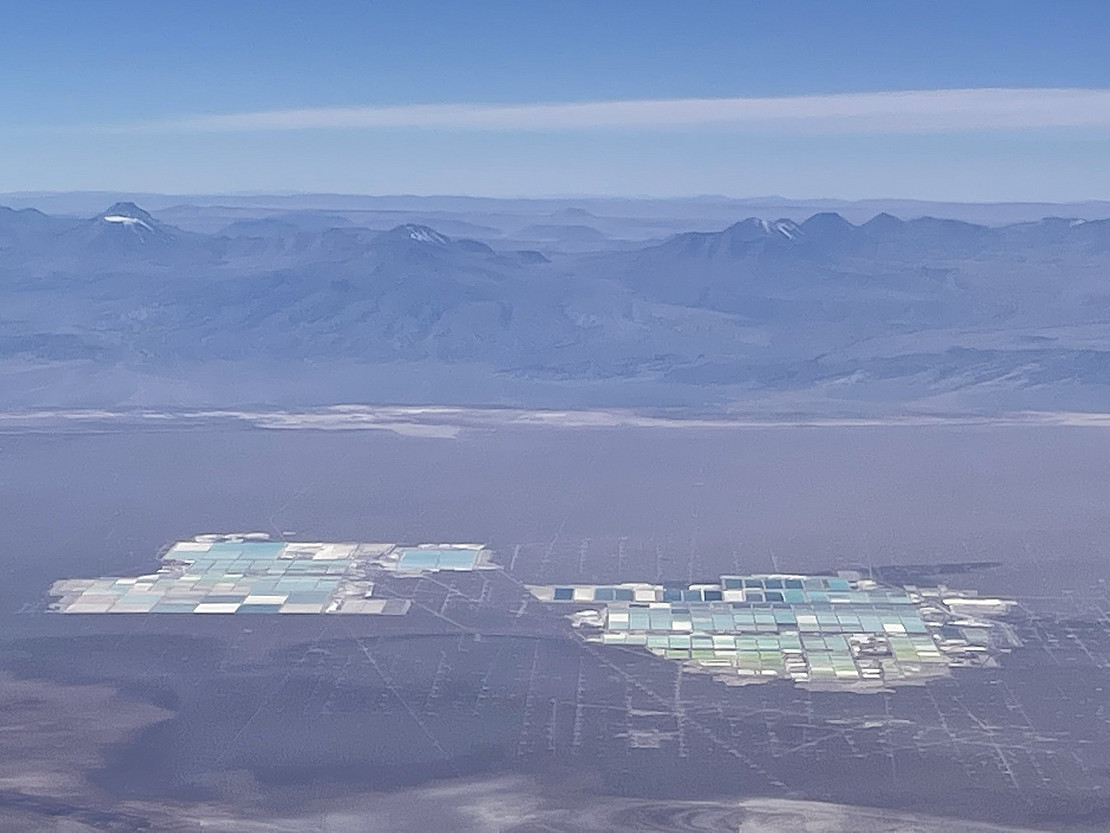 Bild einer Lithium-Mine in der Atacama-Wüste in Chile. 