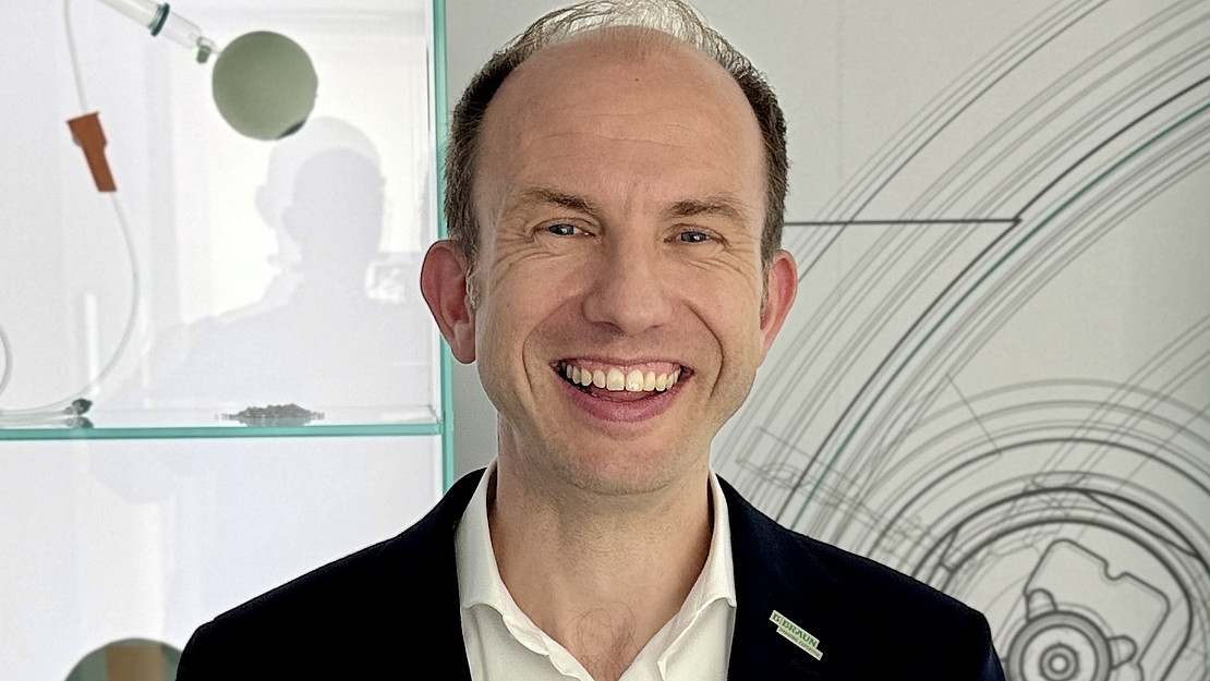 The photo shows Dr.-Ing. Oliver Grönlund