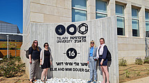 Yvonne Hesse, Rebecca Harke, Prof. Dr. Claudia Finkbeiner und Regina Kesting an der Tel Aviv University