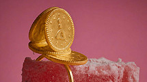 Produktfoto von Ring DUKAT (schmaler Ring mit vier oben angebrachten Münzen )