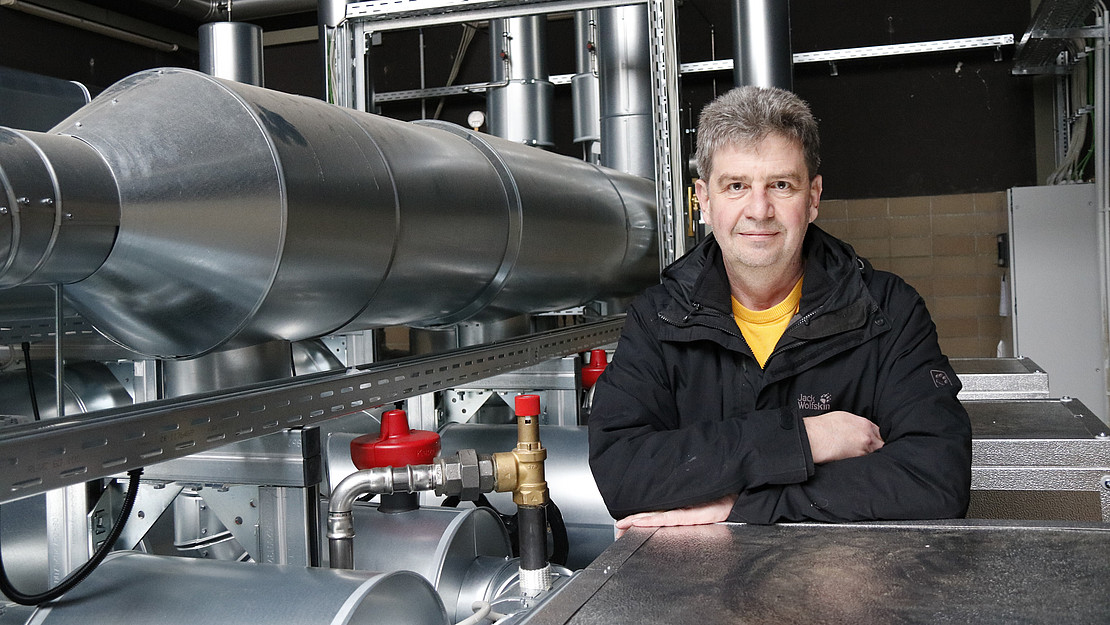 Energy efficiency manager Dirk Schnurr with the new system.