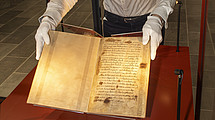 Handschrift in der Vitrine.