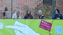 Das Foto zeigt Das Team Green Office und die Pressestelle der Uni freuen sich auf die Aktionstage: Nadine Chrubasik, Valentine Binder (Green Office), Alma Klein (Pressestelle) und Aylin Körpe